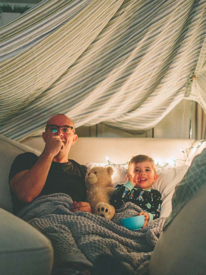 child-watching-relaxing-eoLnNv