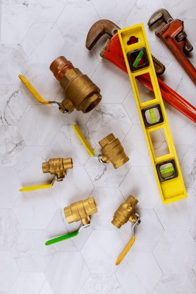 set-tools-for-plumbing-monkey-wrench-pipe-fittings-water-valve-on-level-tape_t20_6mZLE6 (1)
